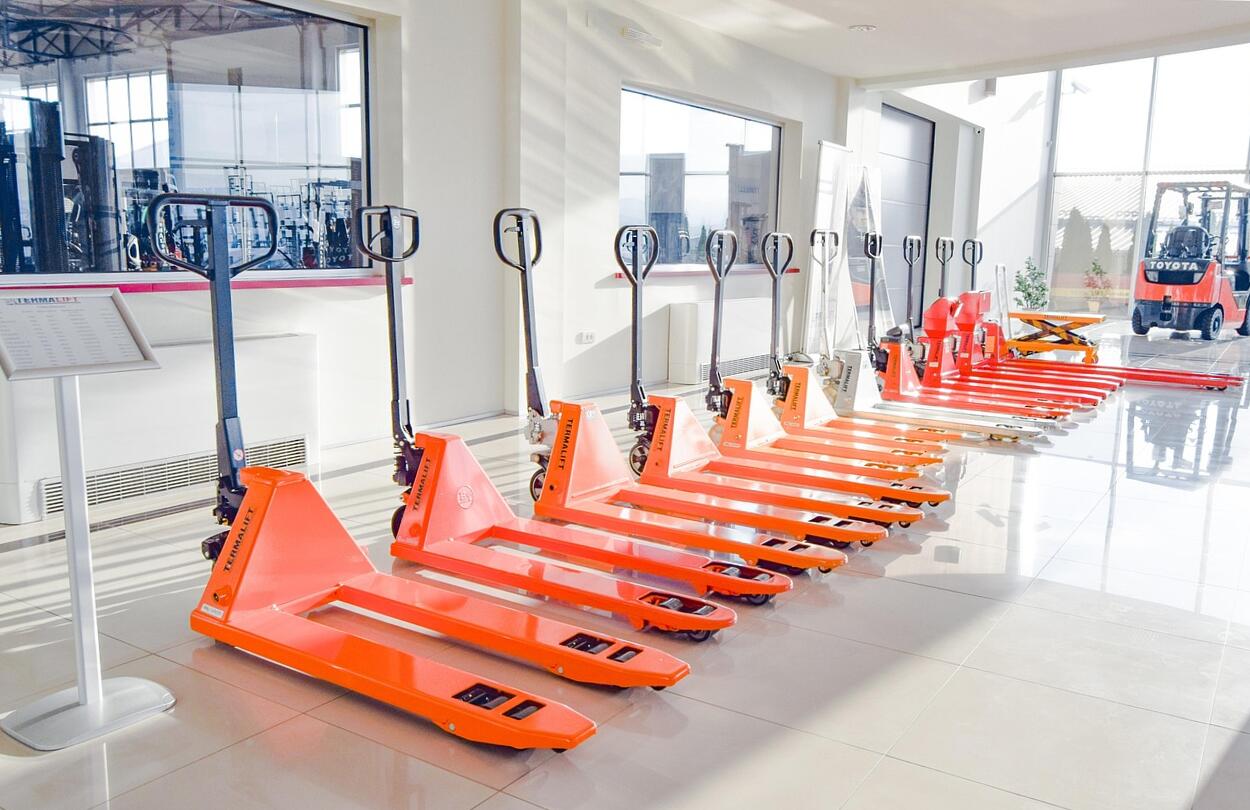 A raklapemelő evolúciója: hogyan változtatta meg az anyagmozgatást?