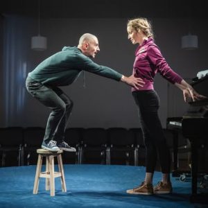 Rendhagyó osztályfőnöki óra a színpadon – Kamaszharc