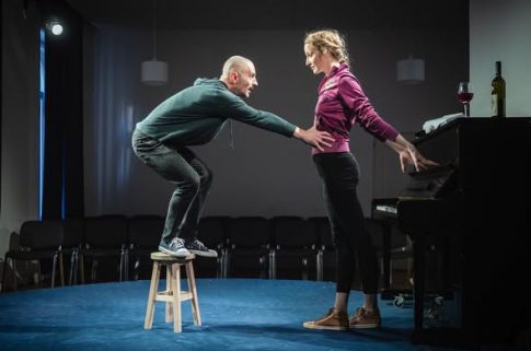 Rendhagyó osztályfőnöki óra a színpadon – Kamaszharc