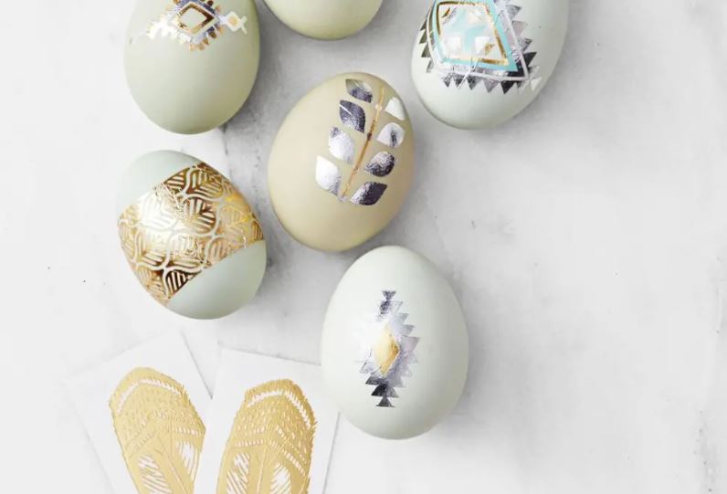 10 tojásfestő trükk, amit imádni fognak a gyerekeid