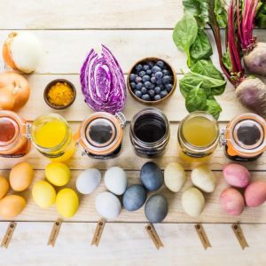 10 tojásfestő trükk, amit imádni fognak a gyerekeid