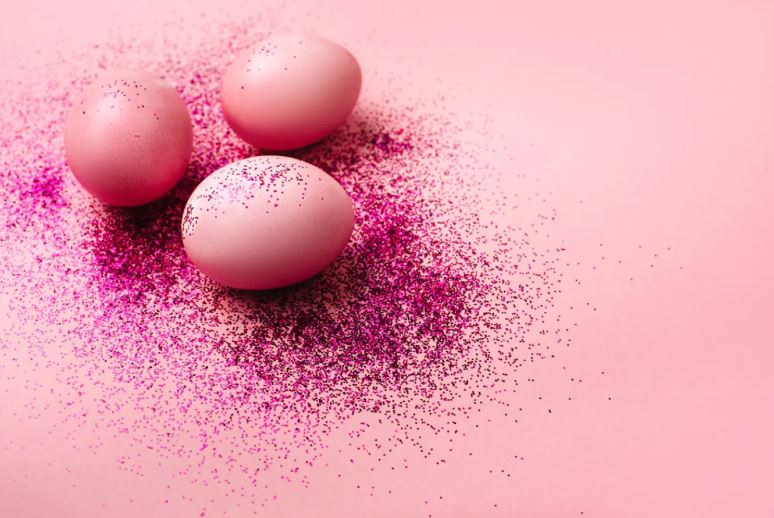 10 tojásfestő trükk, amit imádni fognak a gyerekeid