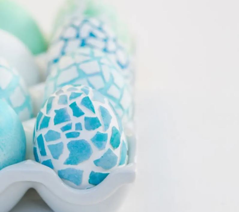 10 tojásfestő trükk, amit imádni fognak a gyerekeid