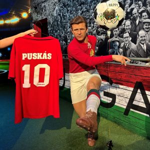 Puskás Ferenc szülinapi hangulatban, Rihanna friss ruhában, Tom Cruise pedig megszépülve várja az ünnepet a Madame Tussauds Budapest attrakcióban