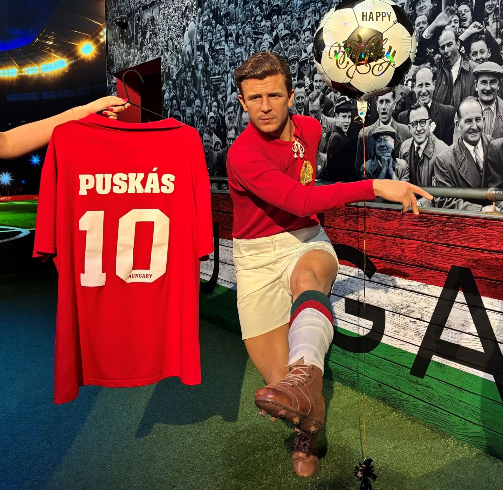 Puskás Ferenc szülinapi hangulatban, Rihanna friss ruhában, Tom Cruise pedig megszépülve várja az ünnepet a Madame Tussauds Budapest attrakcióban