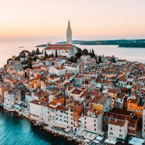 Érzelmekbe szőtt mese, Jocó bácsi egyedi módszerei, álomkapcsolat és Jocó bácsi egyedi pedagógiai módszerei – széles tanártovábbképzési tréning paletta Rovinjban