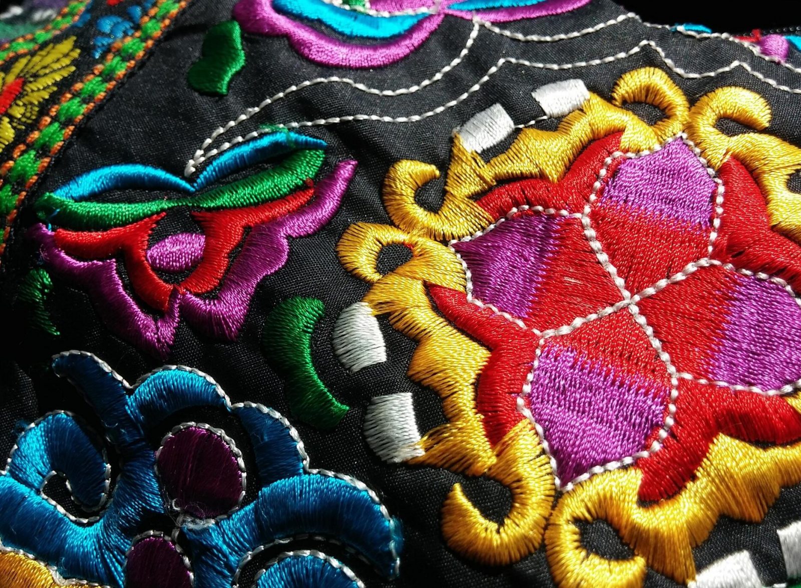 Elegáns megoldások: a hímzés szerepe a reklámajándékok világában