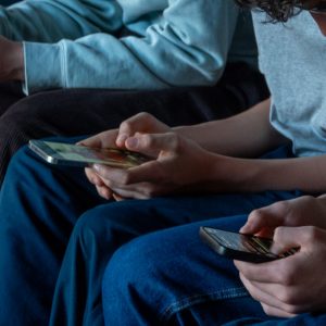 Az első európai országban is betiltották a 15 év alattiaknak a közösségi média használatot