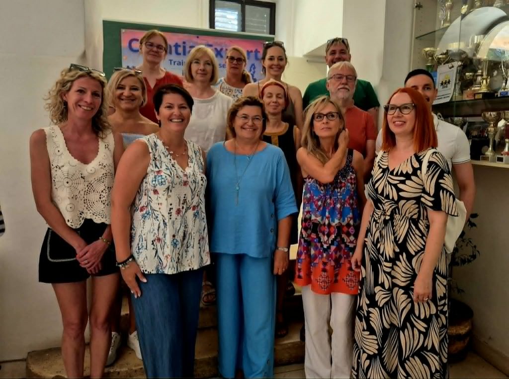 Interkulturalitás, tudásmegosztás, élmények a tanteremből, a rovinji tengerpartról másként – avagy miért érdemes részt venni egy Erasmus+ szakmai programban?