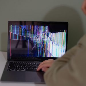 Mit tegyünk, ha betörik a laptop képernyője?