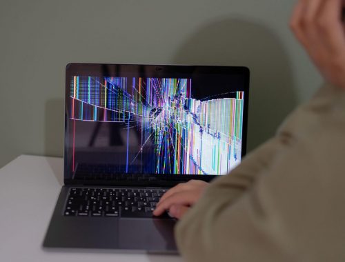Mit tegyünk, ha betörik a laptop képernyője?
