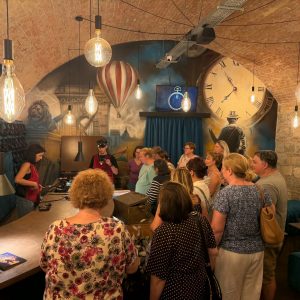 Becsengettek! 🔔 - rendhagyó tanévnyitóval startolt el az 5. éve működő Felelős Szülők Iskolája Tanár Klub a Time Machine Budapestben