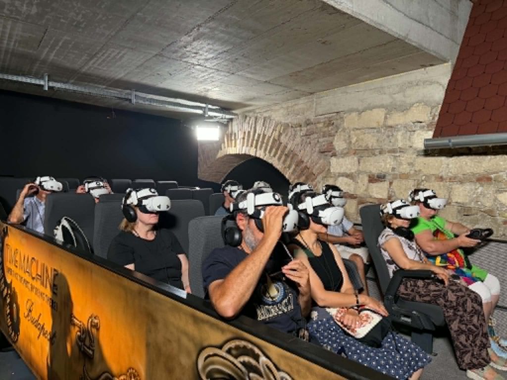 Becsengettek! 🔔 - rendhagyó tanévnyitóval startolt el az 5. éve működő Felelős Szülők Iskolája Tanár Klub a Time Machine Budapestben