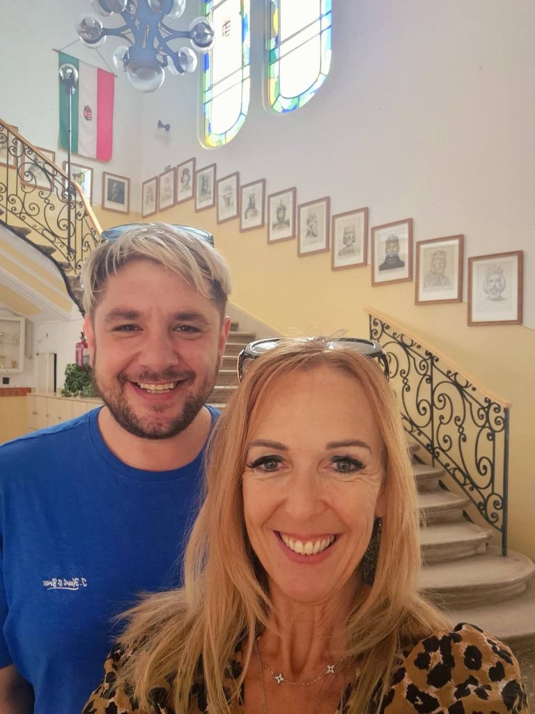 Egy varázslatos kastély, egy inspiráló iskola és egy nyitott, változni akaró tantestület – miről is szólnak a tanár tréningek a TANÁR KLUB szervezésében?