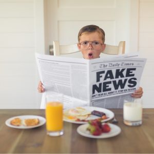 Digitális műveltséggel a dezinformáció ellen – pedagógusoknak indít ingyenes képzést az ELTE Informatikai Kara