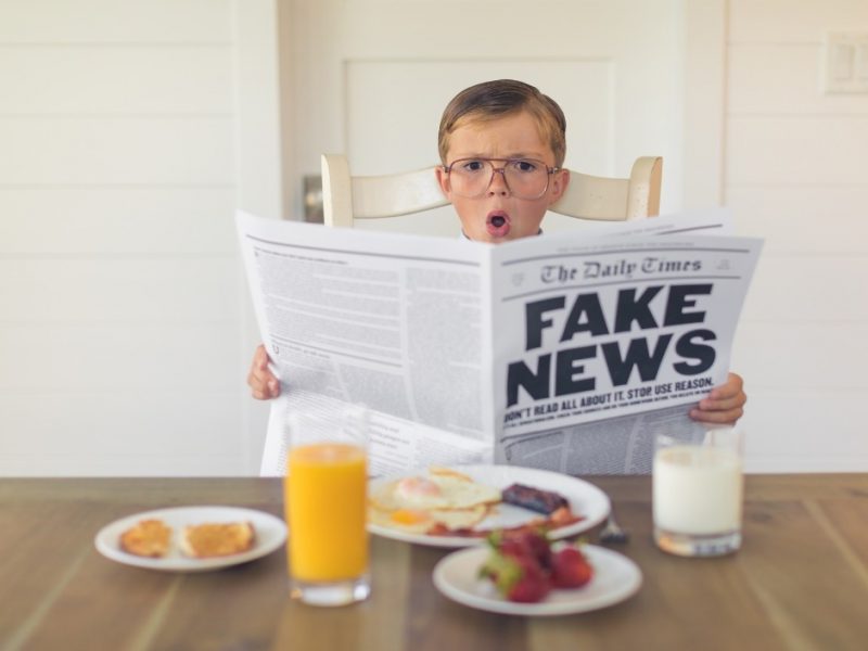 Digitális műveltséggel a dezinformáció ellen – pedagógusoknak indít ingyenes képzést az ELTE Informatikai Kara