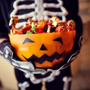 Csokit vagy csalunk! – Hogyan lett egy régi hagyományból a halloween egyik legnépszerűbb szokása? Csokit vagy csalunk! – Hogyan lett egy régi hagyományból a halloween egyik legnépszerűbb szokása?